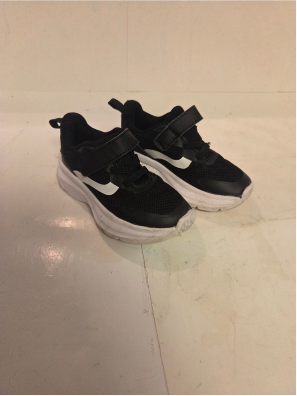 Unbranded Kids Sneakers Size 7 Black and White